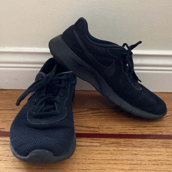 Nike Black Mesh Womens Size 8.5 Runners - Picture 2 of 8